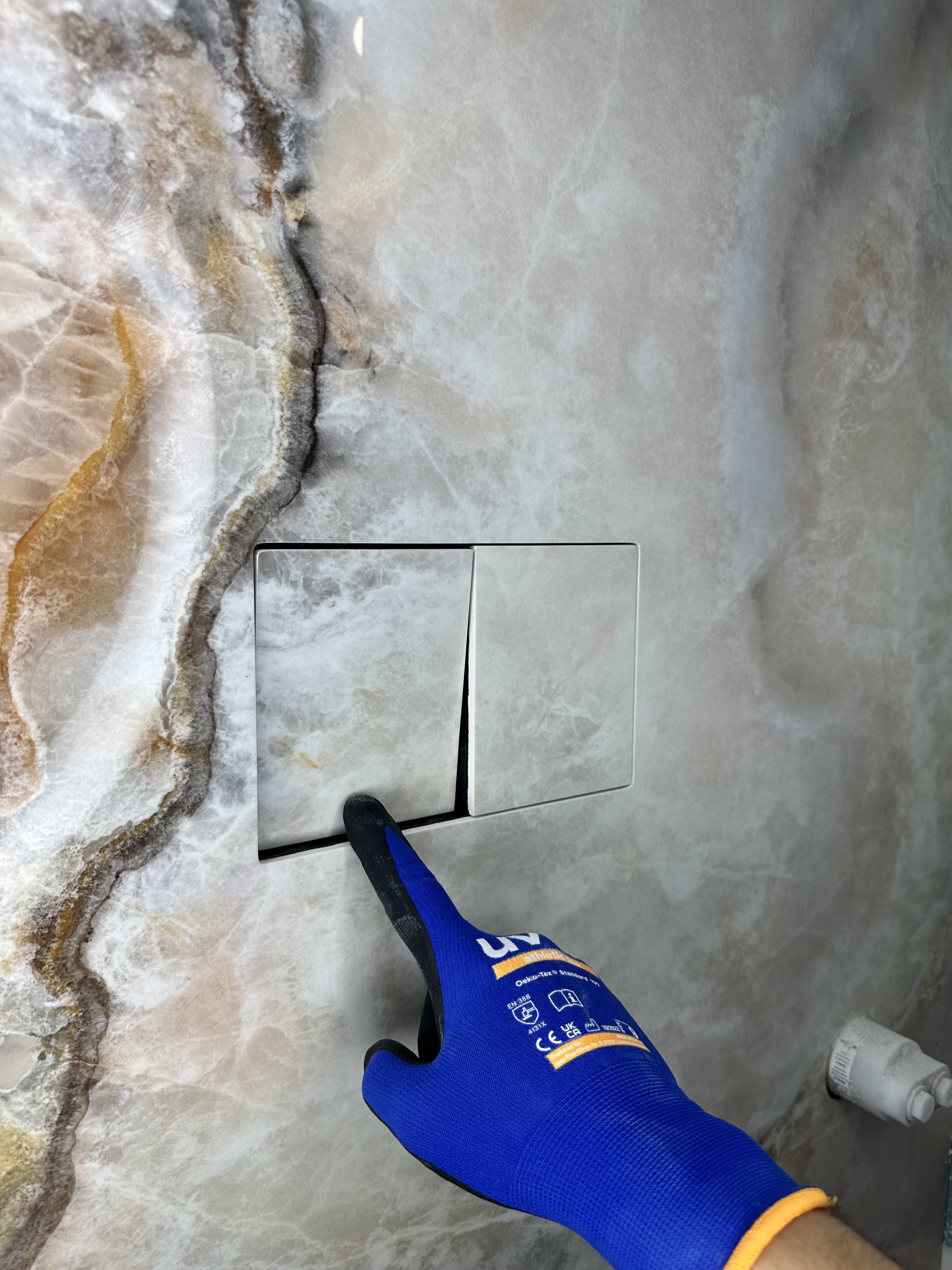 M4 Pulsador de descarga oculto sin marco