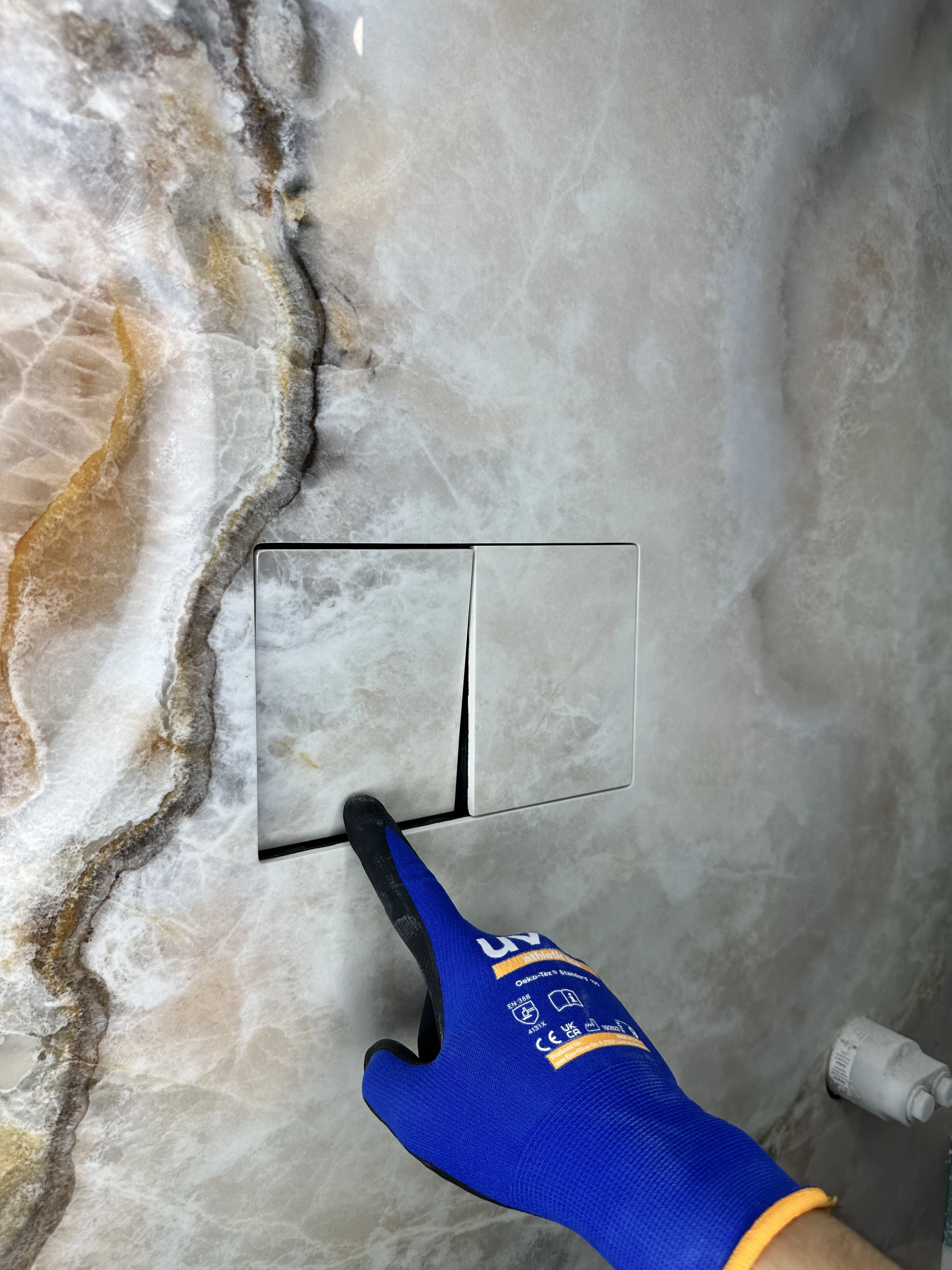 Pulsador EDPLIT M4 detalle acabado premium